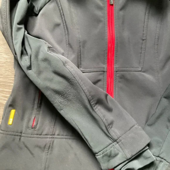 Lolë softshell jacket. - Picture 7 of 7